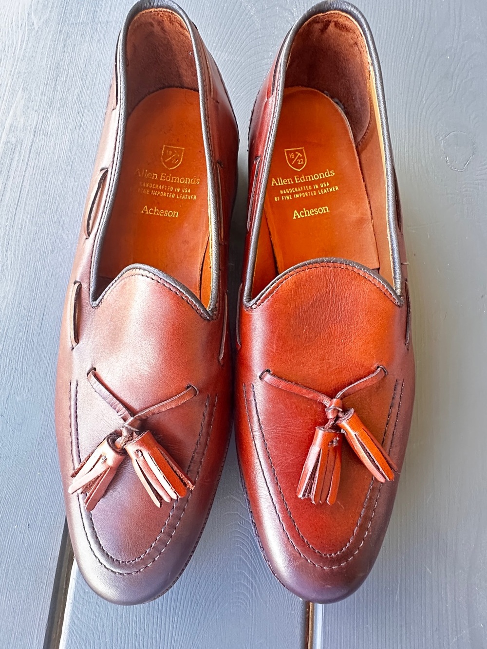 Allen Edmonds Acheson" men's tassel loafer in a size 9 D.